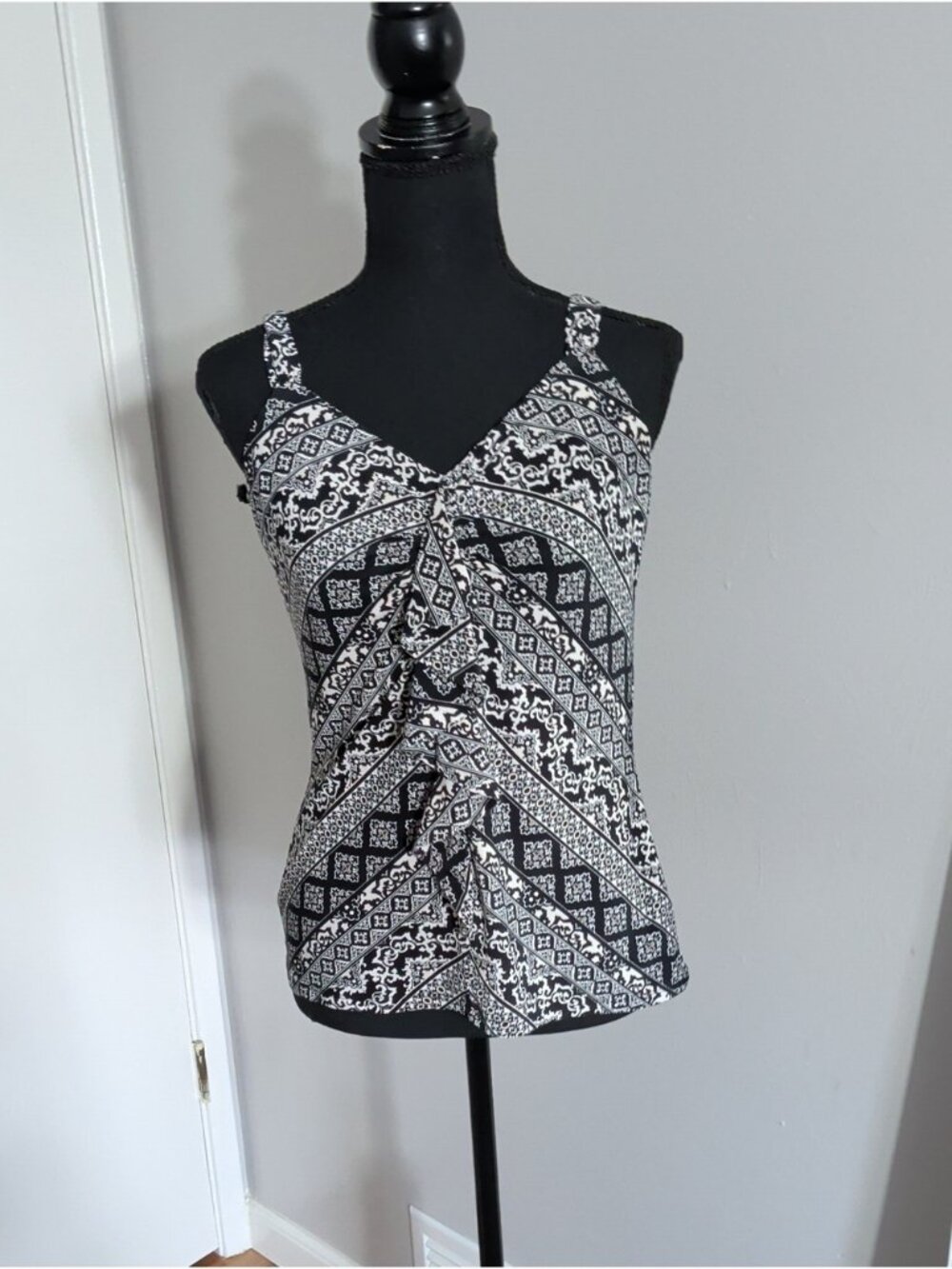 White House Black Market Black & White Printed Camisole